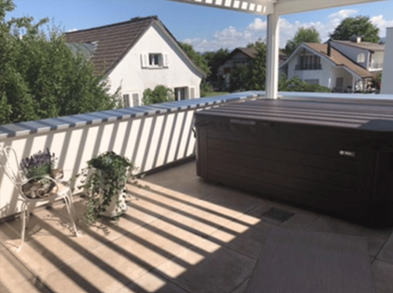 3 1/2 Maisonette attic apartment, large sun terraces with basement, 2 underground parking spaces (18)