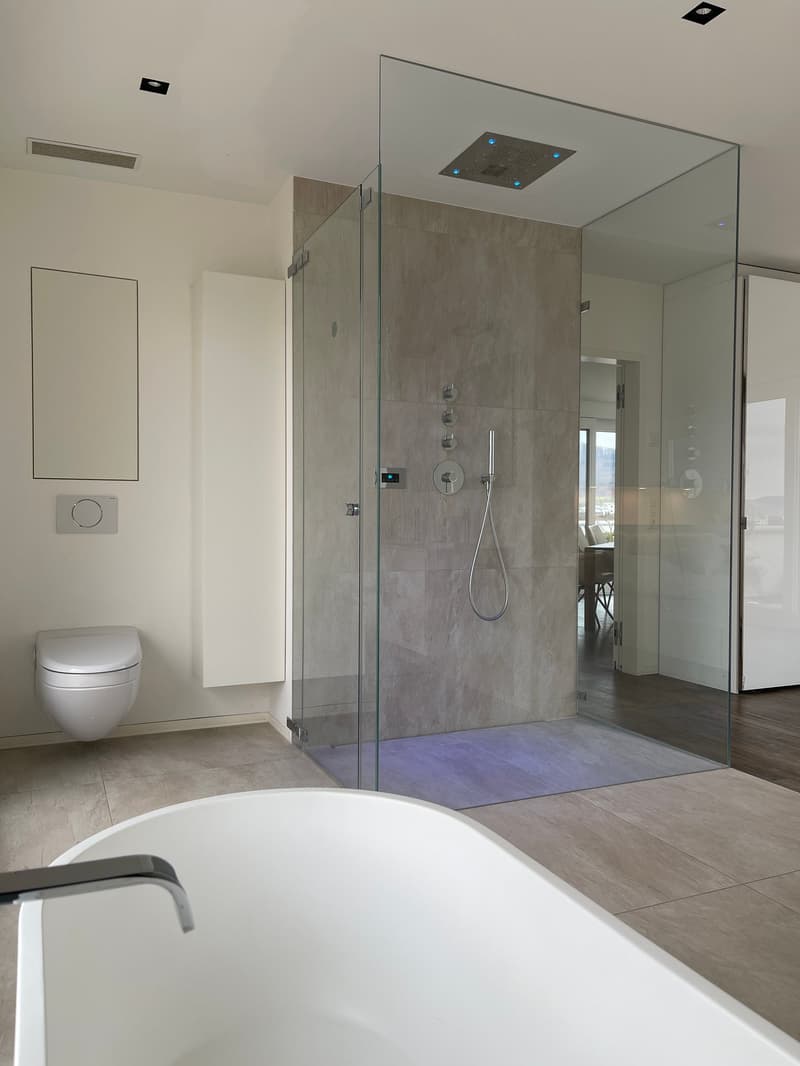 3 1/2 Maisonette attic apartment, large sun terraces with basement, 2 underground parking spaces (9)