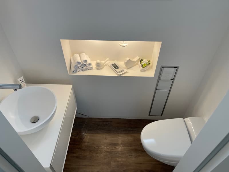 3 1/2 Maisonette attic apartment, large sun terraces with basement, 2 underground parking spaces (16)