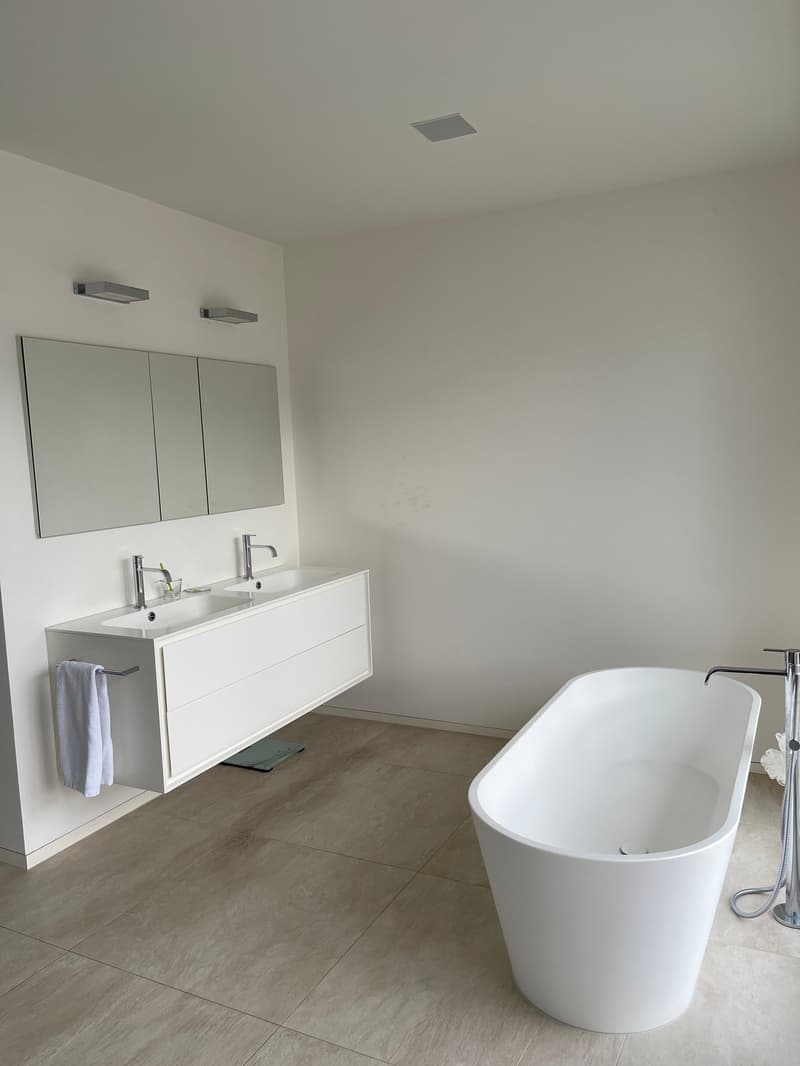 3 1/2 Maisonette attic apartment, large sun terraces with basement, 2 underground parking spaces (4)