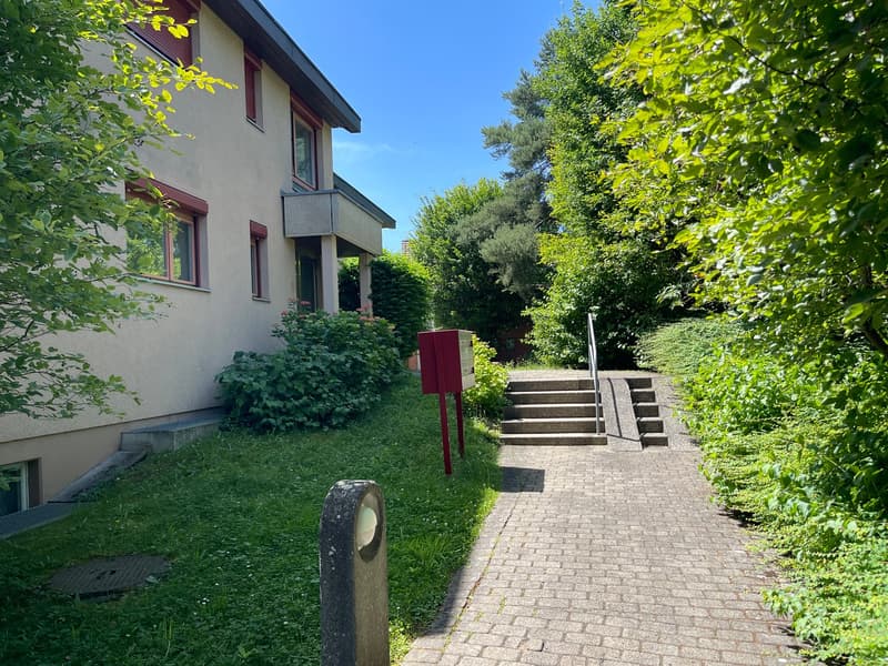 Sunny 3.5-room apartment with fireplace, hobby room, and great potential (3)