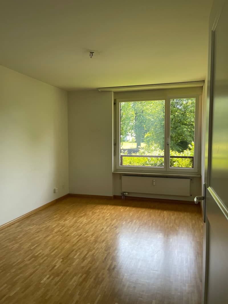 Sunny 3.5-room apartment with fireplace, hobby room, and great potential (20)