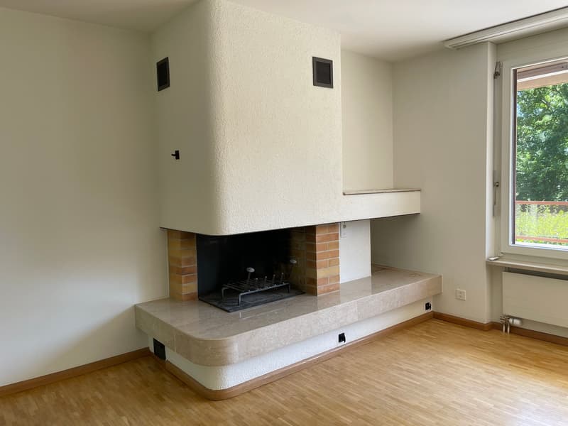 Sunny 3.5-room apartment with fireplace, hobby room, and great potential (12)