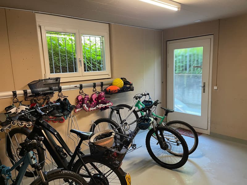 Sunny 3.5-room apartment with fireplace, hobby room, and great potential (29)