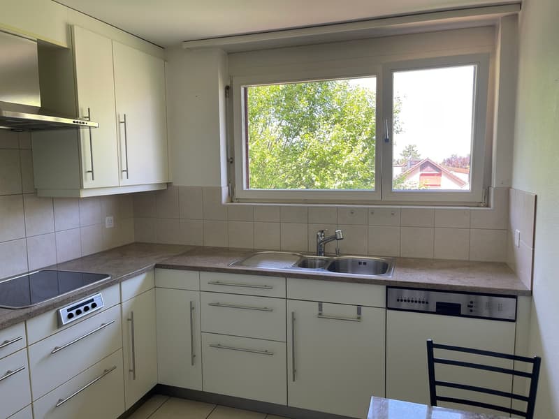 Sunny 3.5-room apartment with fireplace, hobby room, and great potential (17)
