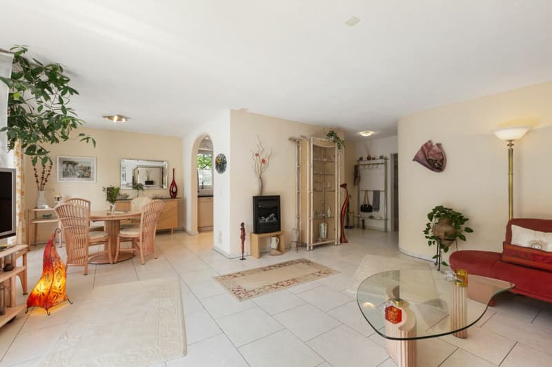 Well-maintained semi-detached house with garden idyll (3)
