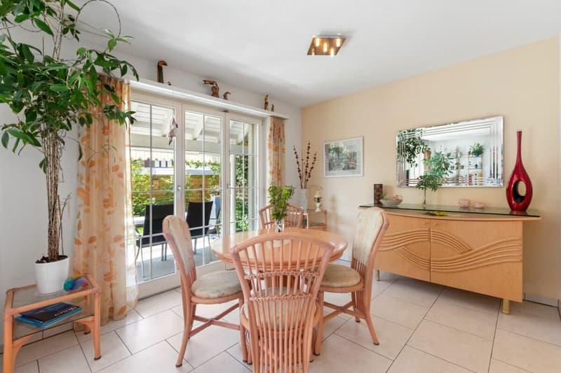 Well-maintained semi-detached house with garden idyll (4)
