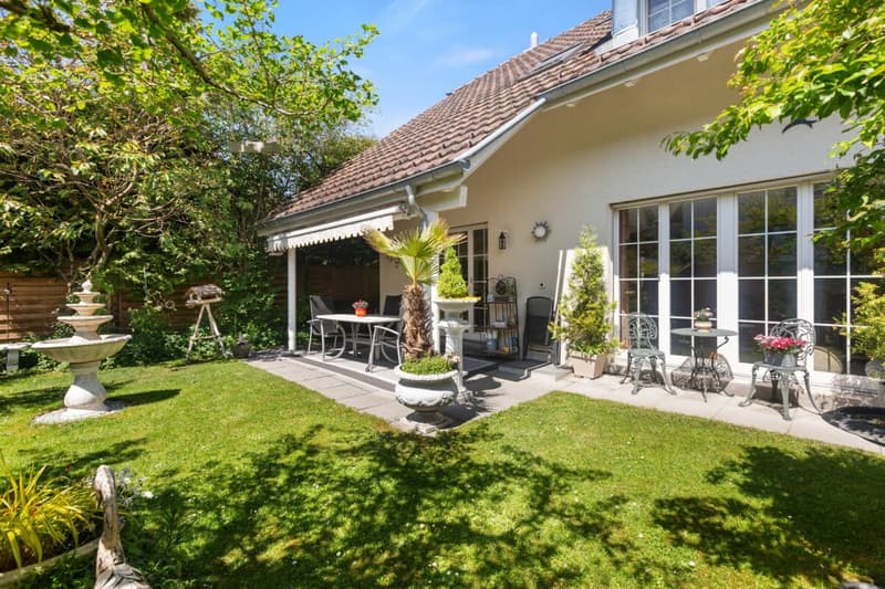 Well-maintained semi-detached house with garden idyll (1)