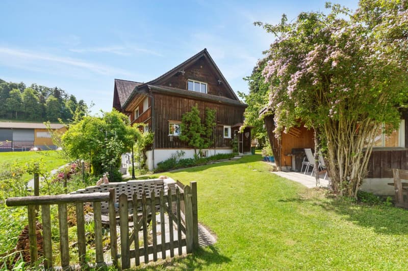 Living connected to nature with a lot of charm and garden paradise (2)