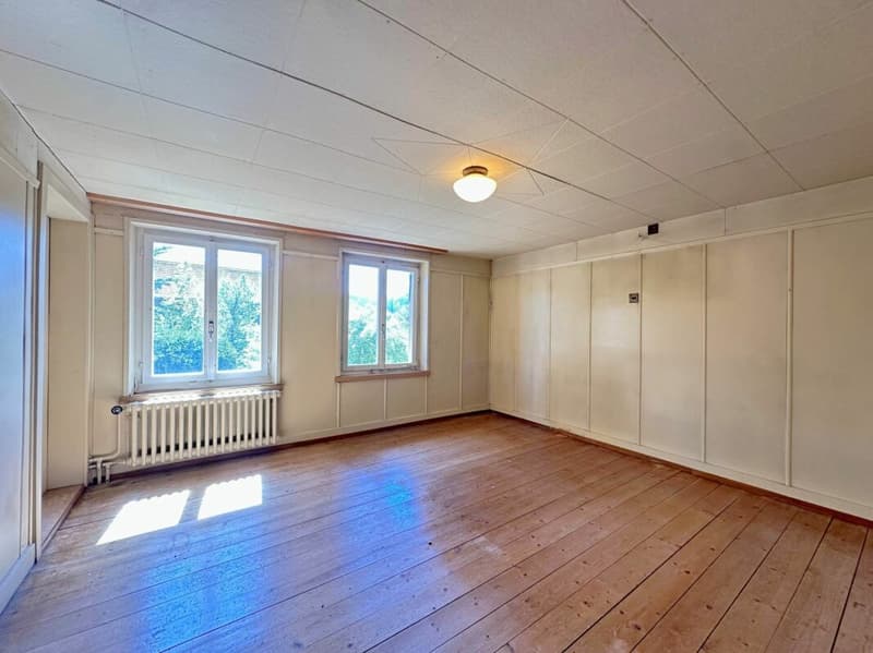 Historic 6-room single-family house with development potential in Oberwangen (9)
