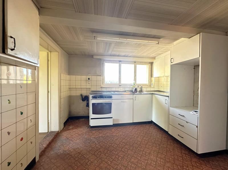 Historic 6-room single-family house with development potential in Oberwangen (6)
