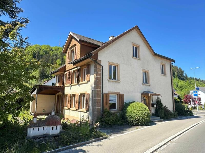 Historic 6-room single-family house with development potential in Oberwangen (1)