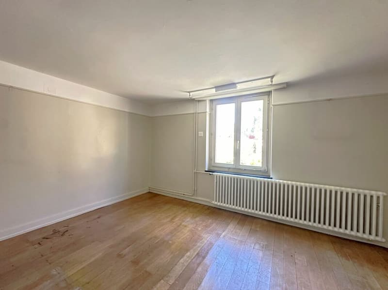 Historic 6-room single-family house with development potential in Oberwangen (5)