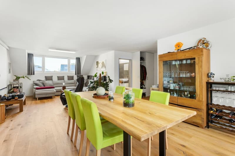 Charming Living with Style - Like-New 4.5-Room Attic Apartment (5)