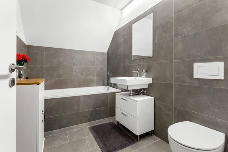 Charming Living with Style - Like-New 4.5-Room Attic Apartment (4)