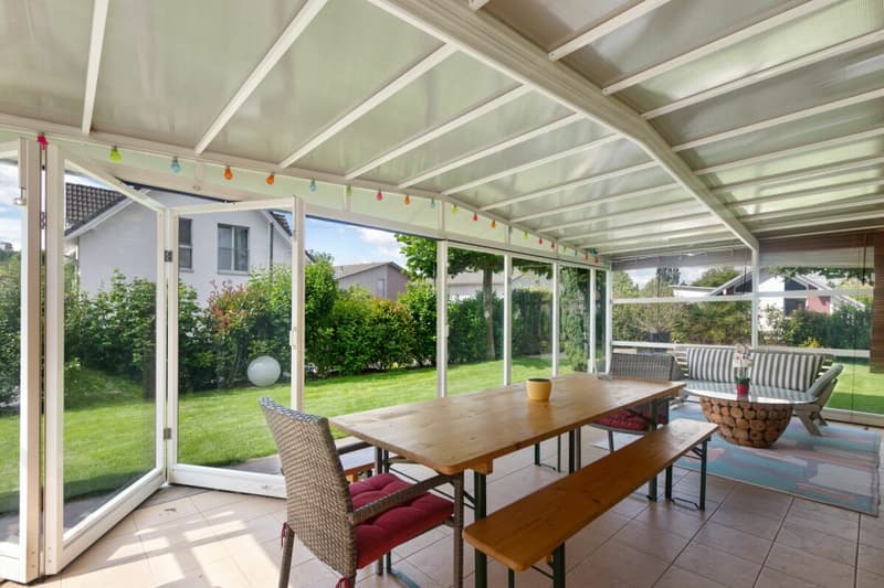 Maison individuelle avec jardin entretenu et garage unique (6)