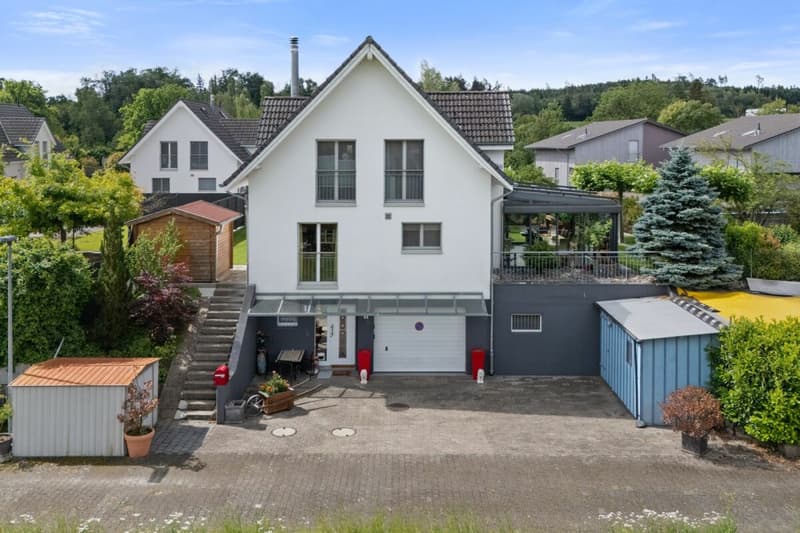 Maison individuelle avec jardin entretenu et garage unique (12)