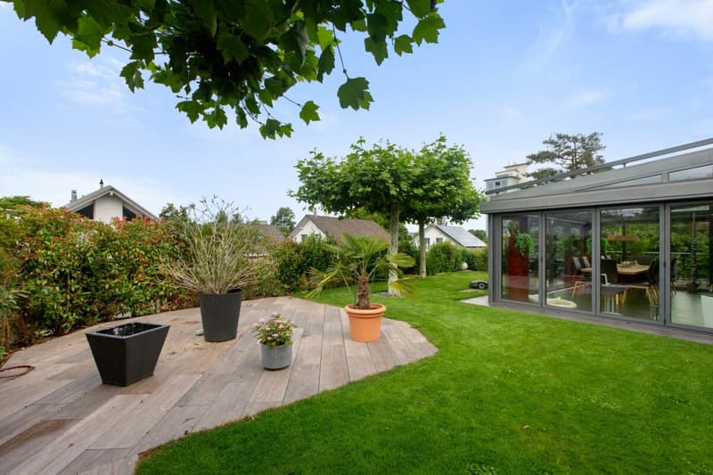 Maison individuelle avec jardin entretenu et garage unique (2)