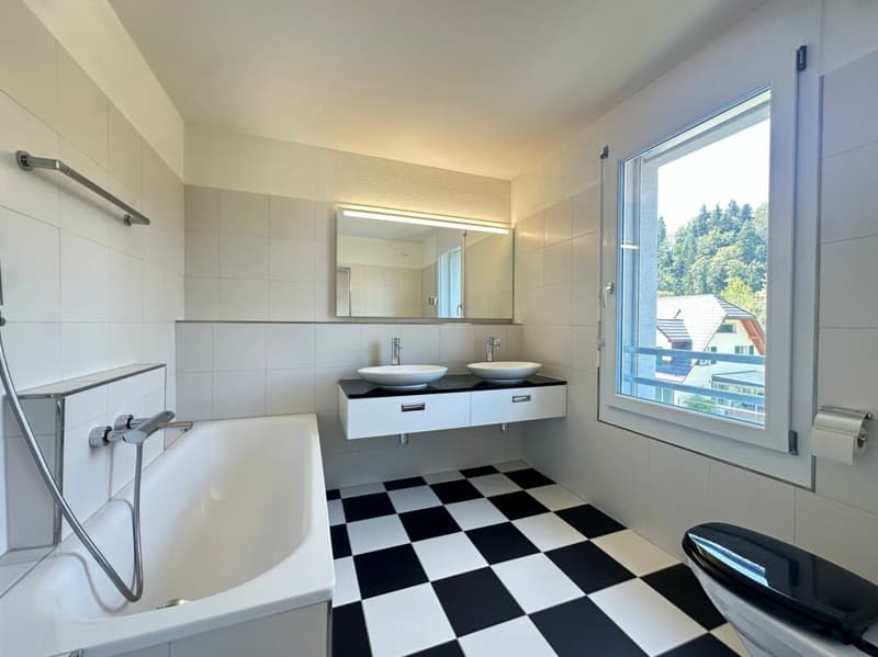 Appartement attractif de 4,5 pièces avec terrasse ensoleillée à 8486 Rikon (9)