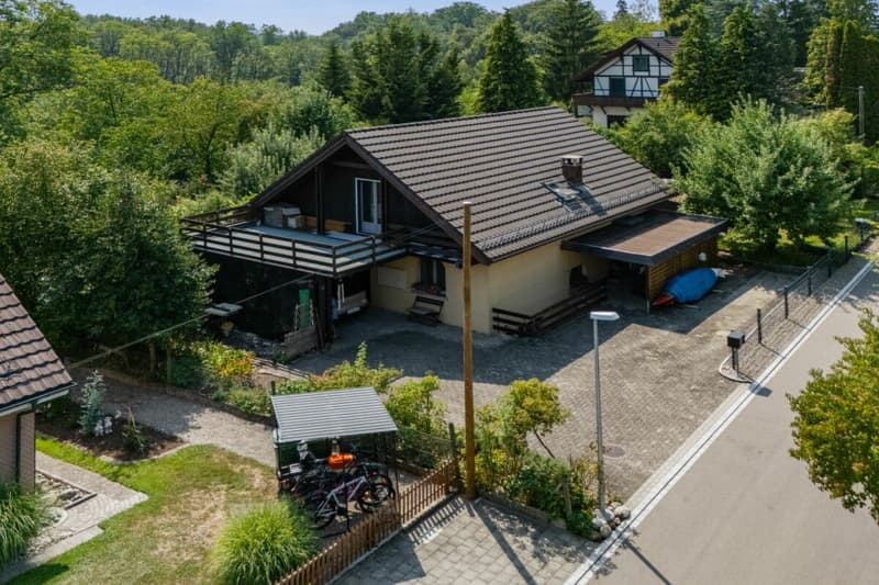 Idyllisches Anwesen mit viel Land & Privatsphäre (2)