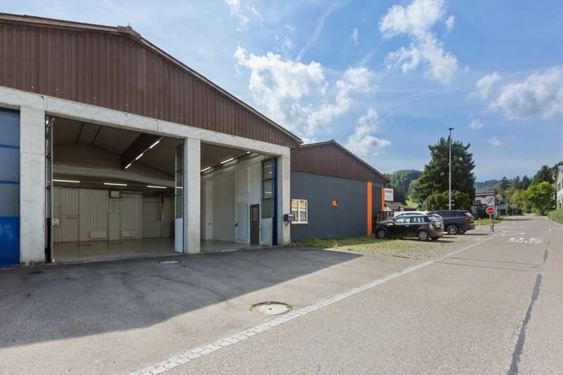 Sofort nutzbar - ausgebaute Gewerbehalle mit Aussenfläche (2)