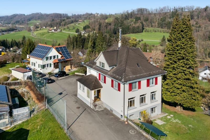 Einzigartige Gelegenheit - Mehrfamilienhaus mit Wohn- und Schulräumen (1)