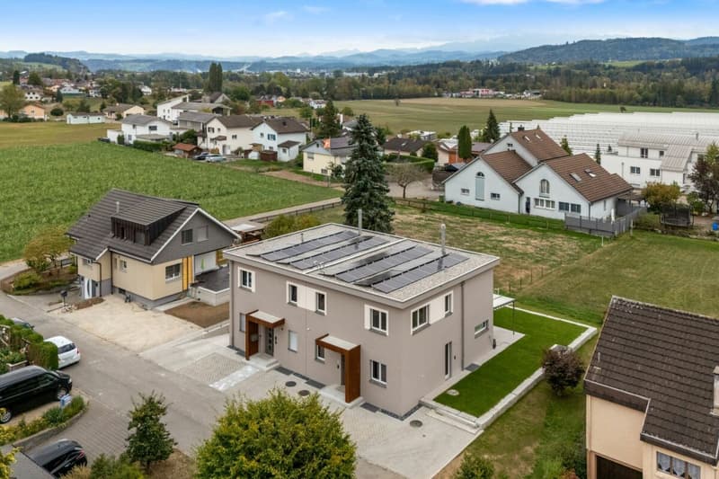 Hochwertige Doppelhaushälfte mit Garten und zwei Abstellplätzen in der Tiefgarage an ruhiger Lage (2)