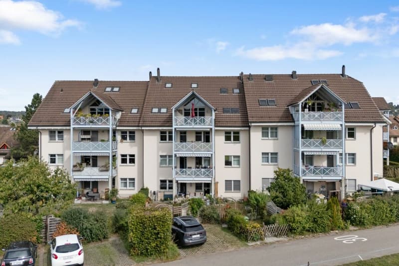 Gepflegte 3.5-Zimmerwohnung mit sonnigem Balkon und Blick ins Grüne (2)