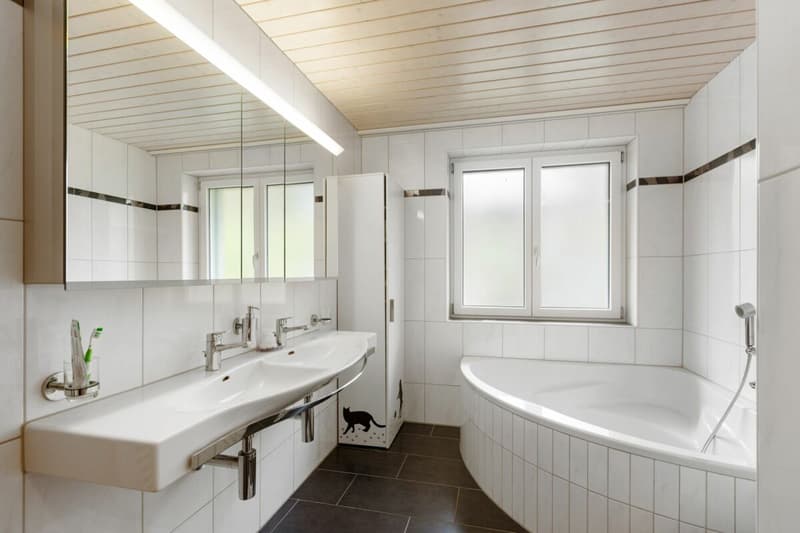 Gepflegtes 5.5-Zimmer-Reiheneckhaus an ruhiger Wohnlage mit idyllischem Garten (15)