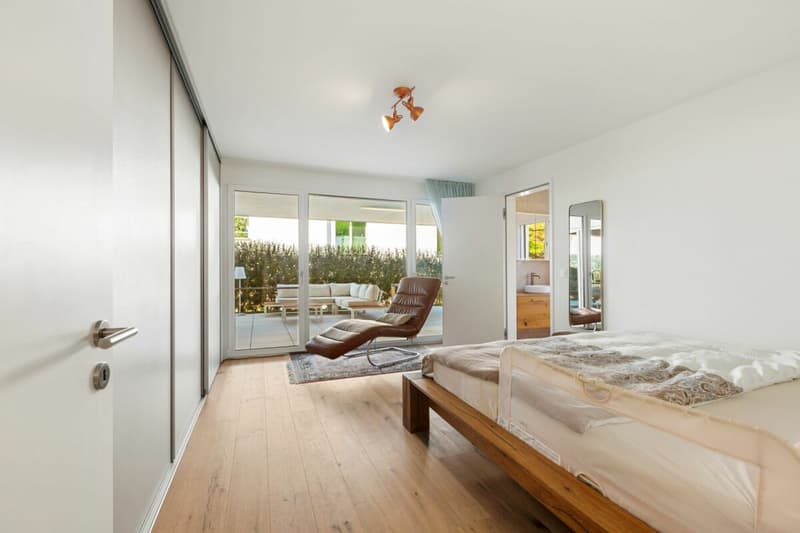 Modernes Wohnen mit Weitsicht - neuwertige 5.5-Zimmer-Gartenwohnung (8)