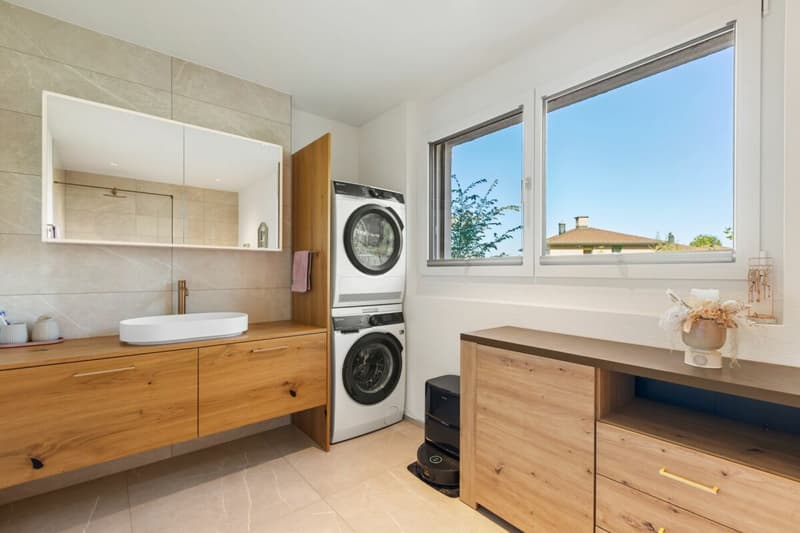 Modernes Wohnen mit Weitsicht - neuwertige 5.5-Zimmer-Gartenwohnung (9)
