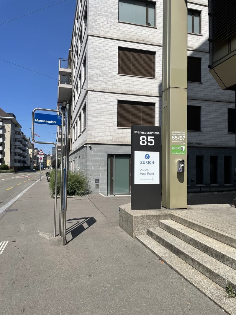 Sichern Sie sich Ihren Garagenstellplatz für Kleinwagen (Smart-Grösse) für nur CHF 140.00 pro Monat! (2)