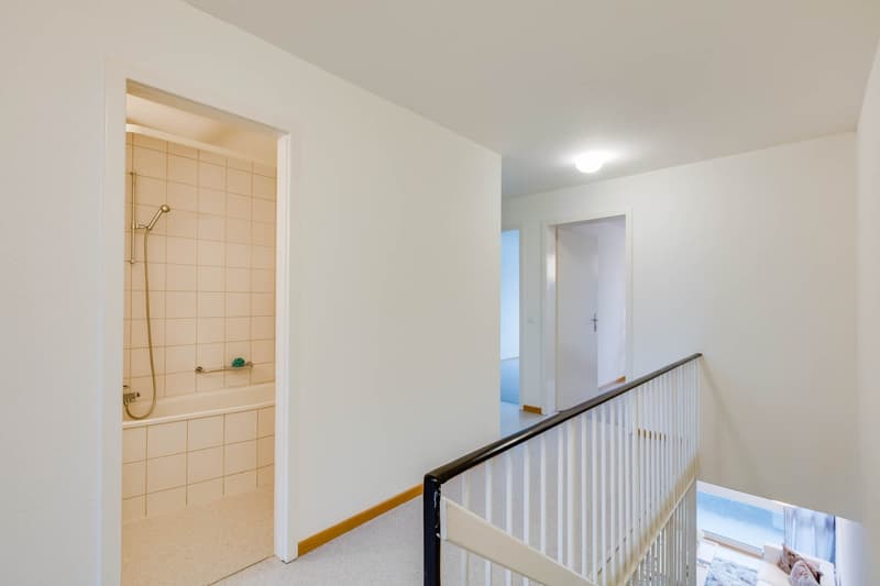 Bright limited-time maisonette apartment with special living comfort in Bellach (3)