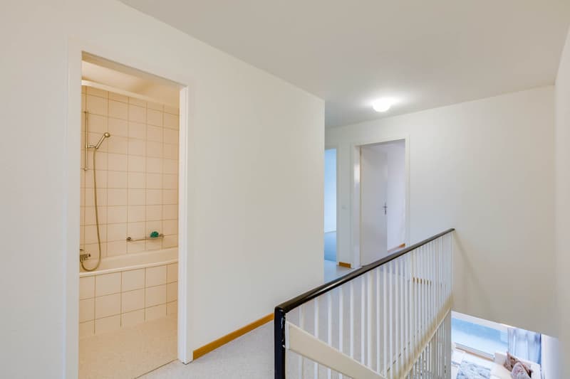 Bright limited-time maisonette apartment with special living comfort in Bellach (3)