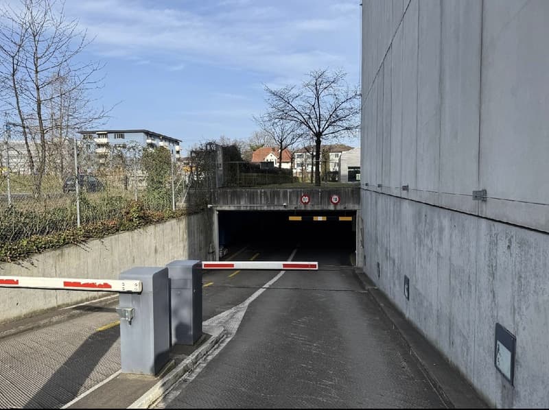 TIEFGARAGEN PARKPLÄTZE IN ADLISWIL, ZÜRICH / AB 2.- CHF/H / AB 200.- CHF/MONAT (1)