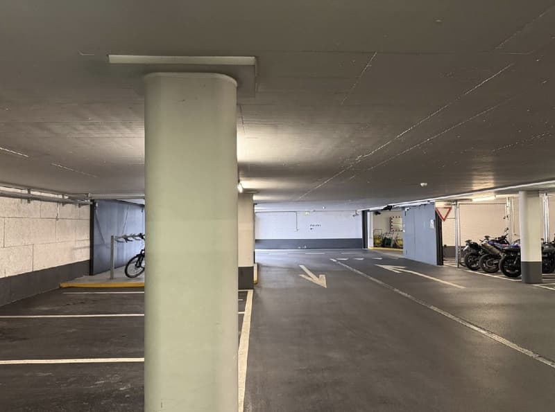 TIEFGARAGEN PARKPLÄTZE IN ADLISWIL, ZÜRICH / AB 2.- CHF/H / AB 200.- CHF/MONAT (2)