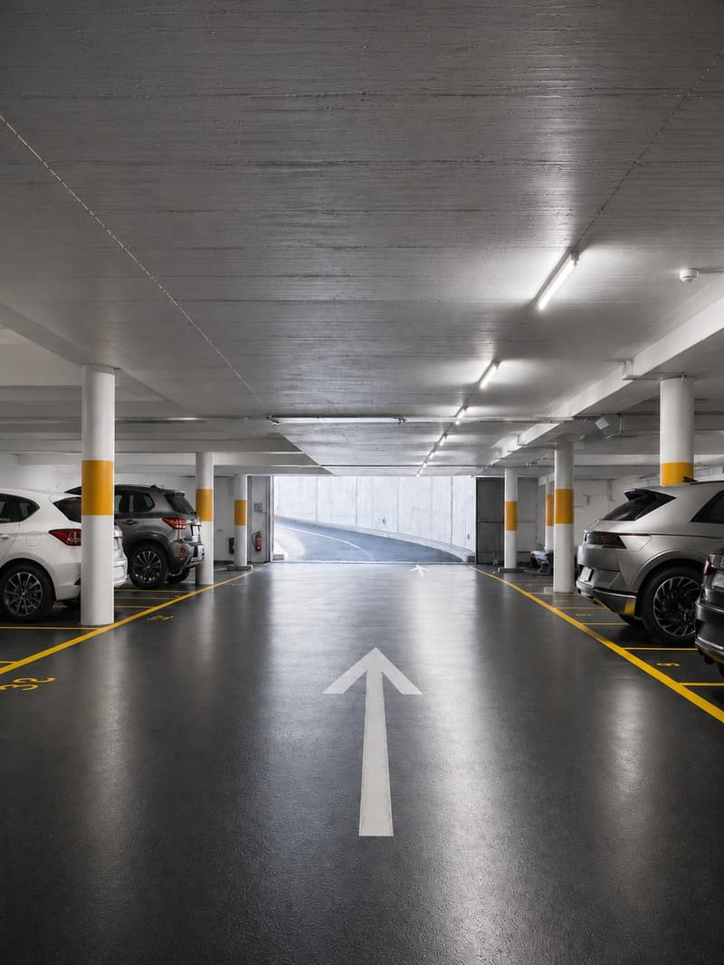 Sicher, trocken und bequem parkiert. (2)