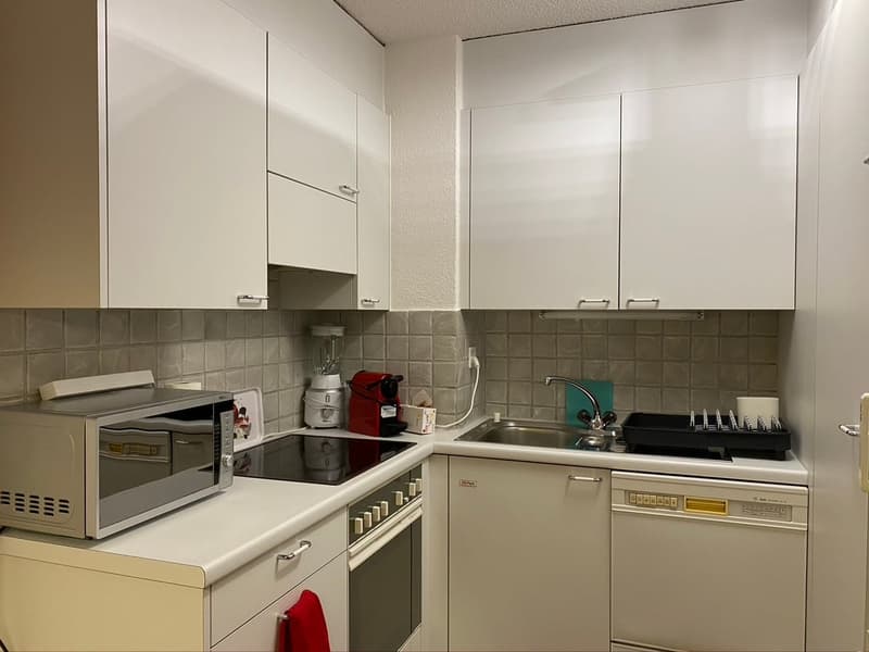 🌟 Appartamento spazioso e stylish di 2,5 locali con ascensore in posizione primaria Zona 10 🌟 (8)