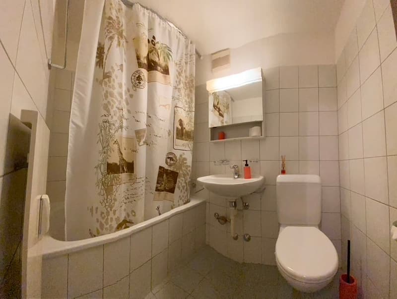 🌟 Appartamento spazioso e stylish di 2,5 locali con ascensore in posizione primaria Zona 10 🌟 (10)