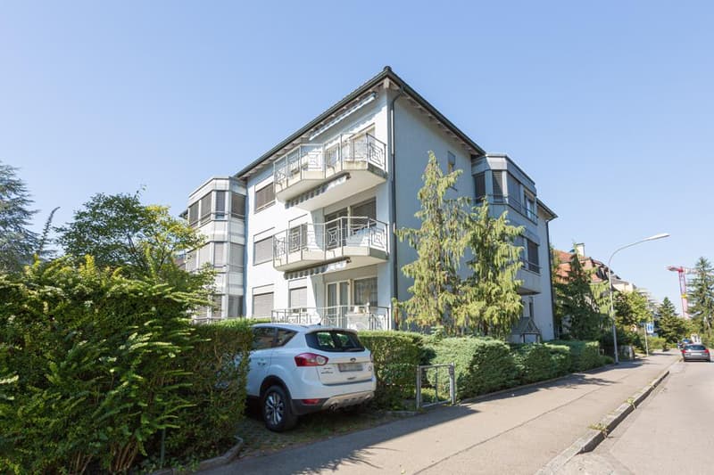 🌟 Appartamento spazioso e stylish di 2,5 locali con ascensore in posizione primaria Zona 10 🌟 (12)