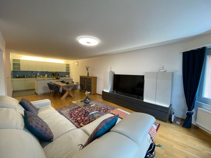 💎 Elegant Furnished 4.5-Room Home with a Beautiful Balcony in Seebach (2)