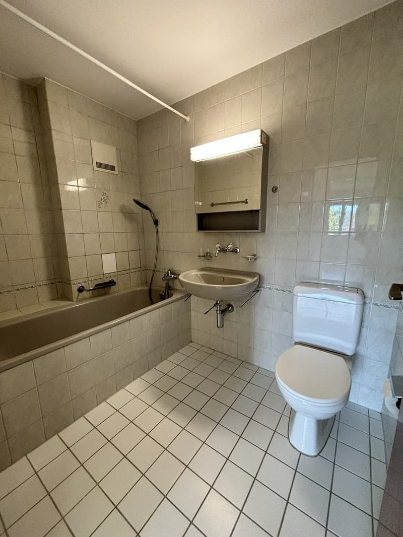 08 Bad mit Badewanne