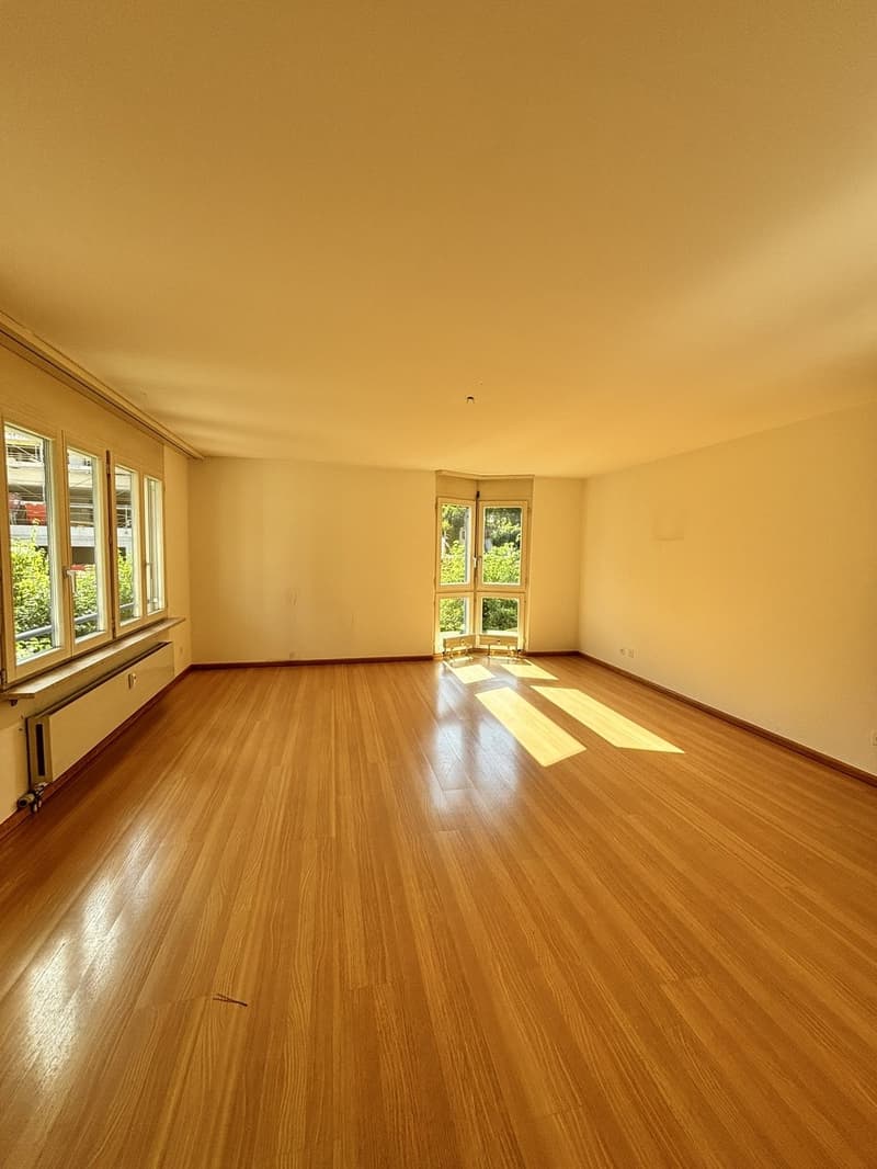 02.1 Wohnzimmer, weitwinkel