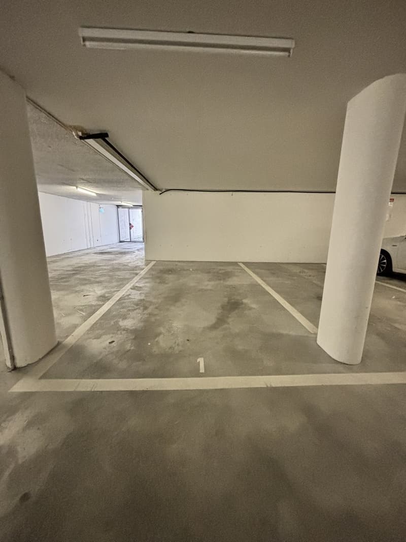 11.1 Einstellhallenplatz Nr. 1, weitwinkel