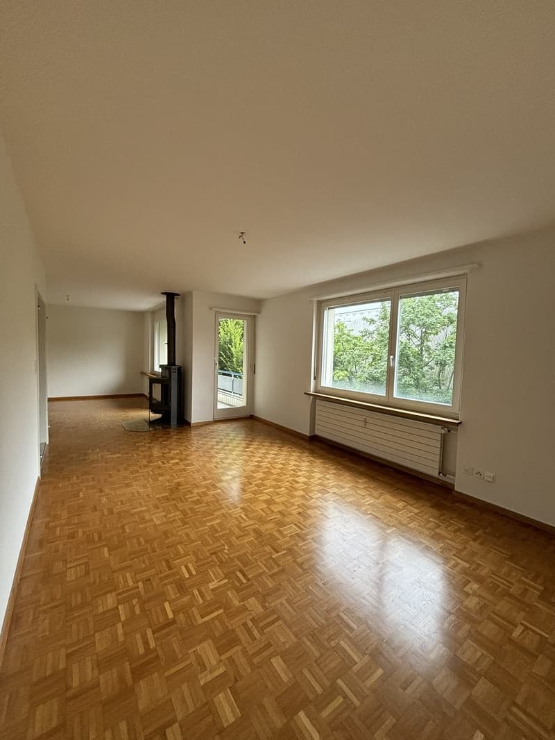 02.4 Wohnzimmer weitwinkel links