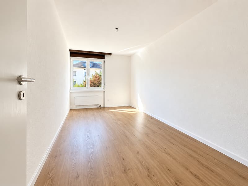 Helle 4.5-Zimmer-Wohnung mit Balkon in ruhiger Lage – Oberweningen (8)