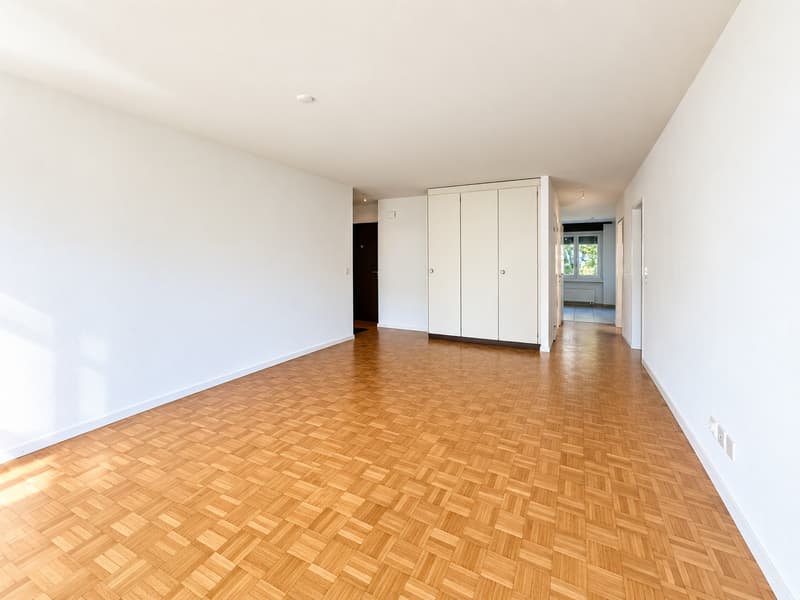 Helle 4.5-Zimmer-Wohnung mit Balkon in ruhiger Lage – Oberweningen (2)