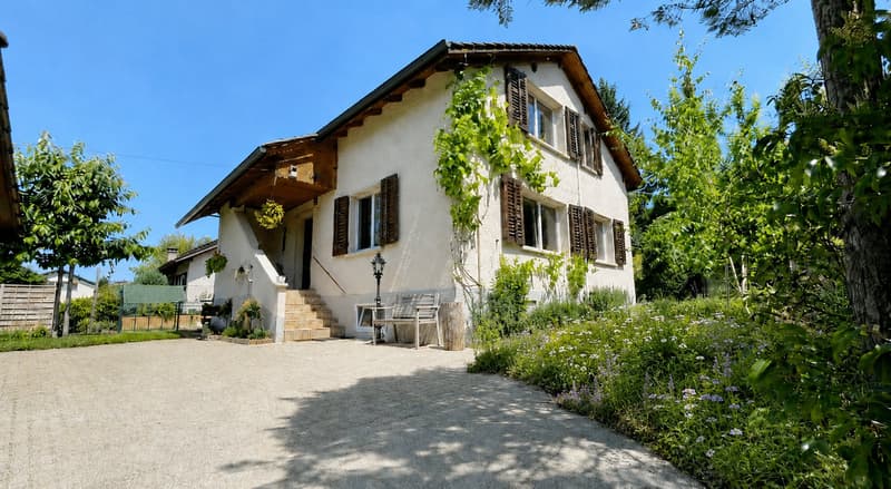 Casa unifamiliare affascinante con ampi dintorni, casetta da giardino e garage, in una posizione tranquilla a Niederlenz (1)