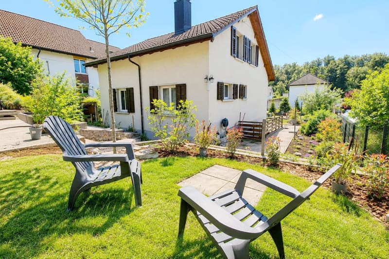 Casa unifamiliare affascinante con ampi dintorni, casetta da giardino e garage, in una posizione tranquilla a Niederlenz (14)