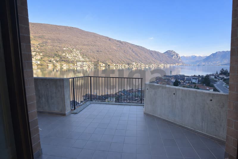 MODERNA VILLA CON VISTA LAGO - RESIDENZA SECONDARIA (4)